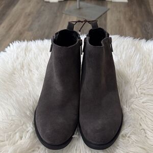 Kenneth Cole Women's Suede Gray Ankle Boots Size 7.5 NWOT